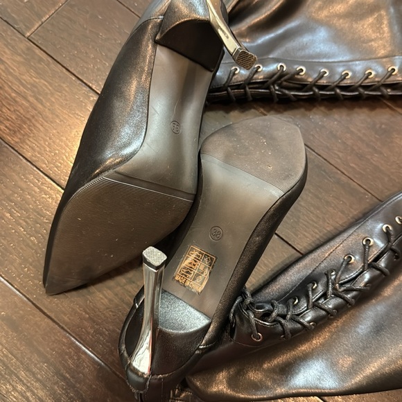 🔵 CUCCOO Faux Leather Point Toe Lace-Up Front Thigh High Boot Sz 7.5 - Picture 9 of 9